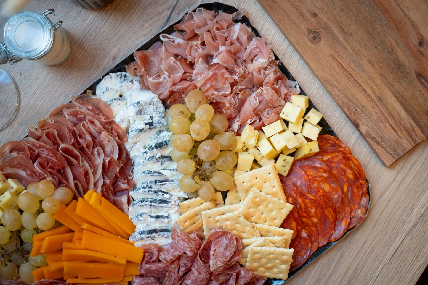 Plateau repas individuel préparé par les Frangines