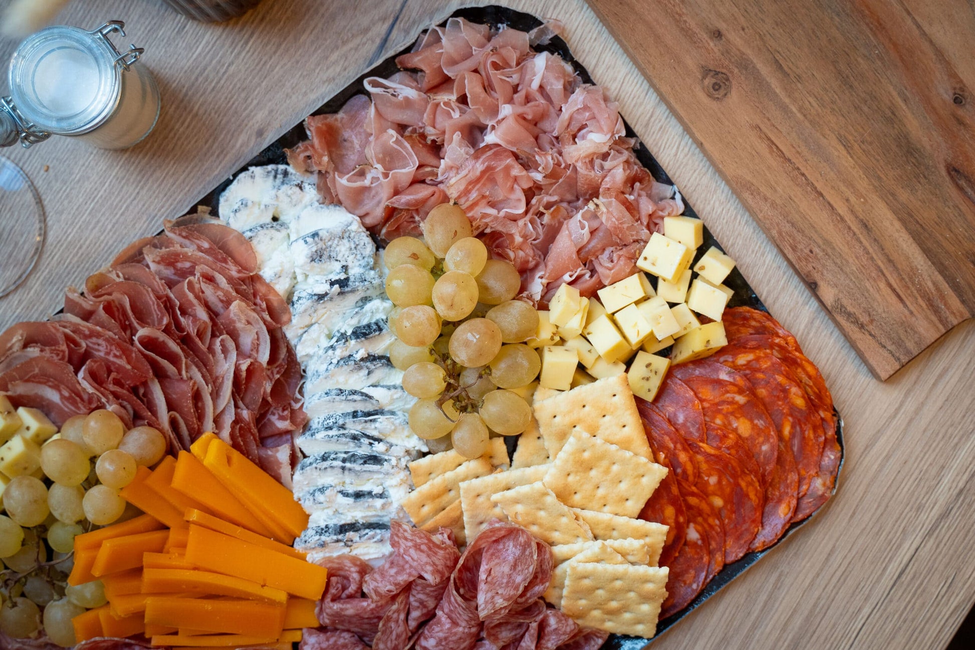 Plateau repas individuel préparé par les Frangines